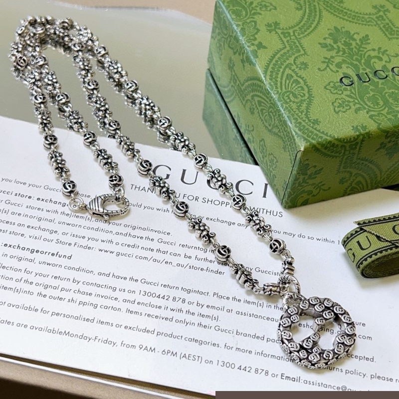 G*u*i necklaces